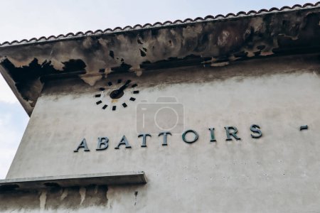 Téléchargez les photos : L'ancien abattoir de Nice, traduction française : "Abattoir" - en image libre de droit