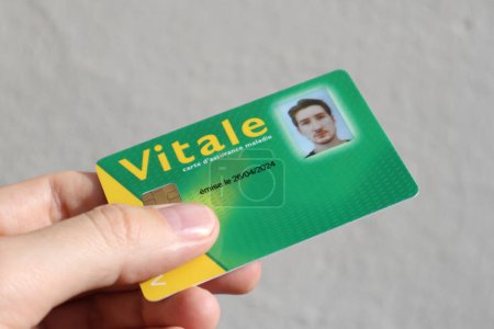 Tarjeta de seguro de salud del joven del sistema nacional de salud en Francia, llamada Carte Vitale (traducción "Tarjeta vital")