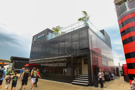 Téléchargez les photos : Mercedes-AMG Petronas F1 Tea - en image libre de droit