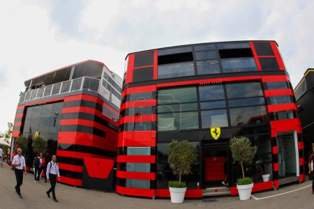 Téléchargez les photos : Scuderia Ferrari Hospitality en 2023 F1 GP d'Italie à Monza, Italie - en image libre de droit