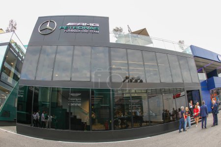 Téléchargez les photos : Mercedes Hospitalit en 2023 F1 GP d'Italie à Monza, Italie - en image libre de droit