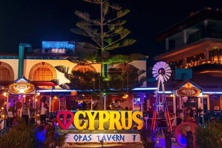 Foto de Ayia Napa, Cyprus - September 10, 2022 : Night cityscape. Park in Ayia Napa. - Imagen libre de derechos
