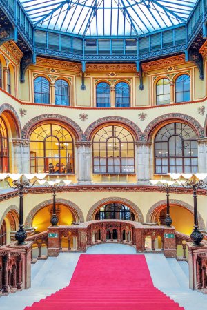 Téléchargez les photos : Vienne, Autriche - 12 décembre 2022 : les escaliers du magnifique Palais Ferstel à Vienne. Autriche - en image libre de droit