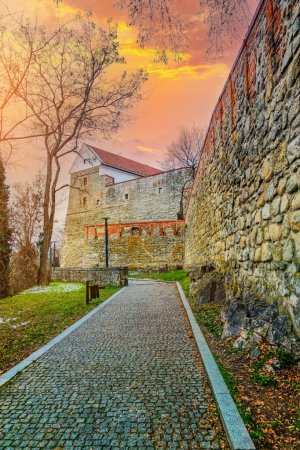 Foto de Bratislava. Eslovaquia. Muralla de un castillo medieval. - Imagen libre de derechos