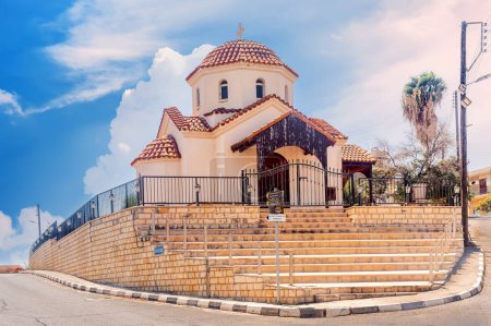 Téléchargez les photos : Petite belle église à Chypre - en image libre de droit