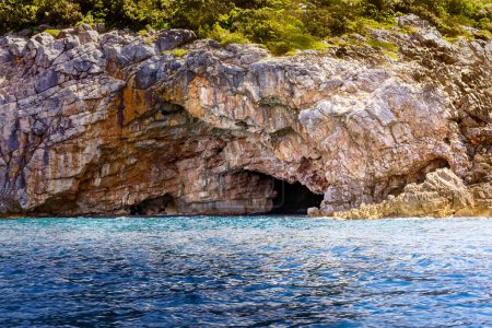 Foto de Cuevas en el Mar Adriático en Montenegro - Imagen libre de derechos
