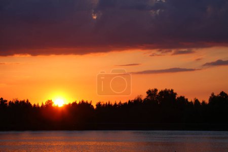 Téléchargez les photos : Sonnenuntergang am Lech - Bayern / Coucher de soleil sur la rivière Lech - Bavière / - en image libre de droit