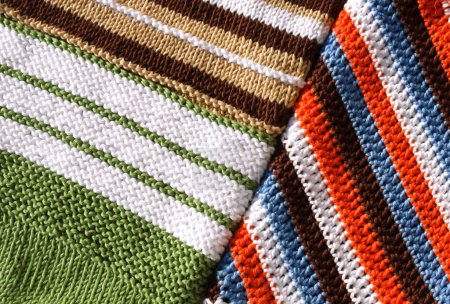 Crochet gros plan. Bijoux tricotés faits à la main en fil de coton.