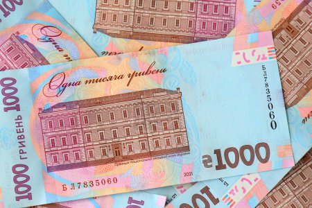 Téléchargez les photos : Hryvnia ukrainienne, billets de 1000 grivna, gros plan. Argent arrière-plan, achats de cadeaux, Ukraine hrivna - en image libre de droit