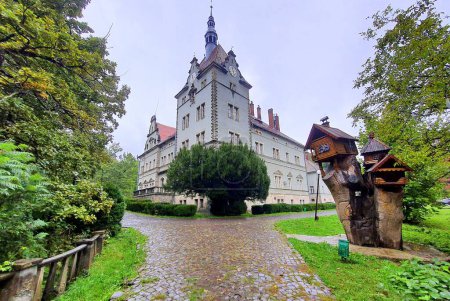 Das alte Schloss Schönborn bei Chinadievo. Schöner alter Palast in den Karpaten, Transkarpatien, Ukraine. Sakarpattia