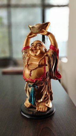 Lachender Buddha ist auch als fetter Buddha bekannt. Budai (auch bekannt als Hotei oder Pu-Tai) ist ein halb-historischer chinesischer Mönch, der als Gottheit verehrt wird