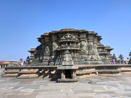 Téléchargez les photos : Le temple Chennakeshava, également appelé Keshava, ou Vijayanarayana Temple of Belur, est un temple hindou du XIIe siècle situé à Hassan, au Karnataka, en Inde. - en image libre de droit