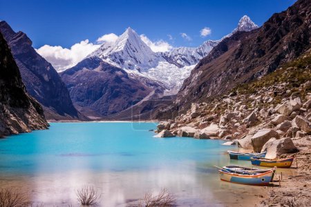 Téléchargez les photos : Turquoise Paron laguna en Cordillère Blanca au soleil, Andes enneigées, Ancash, Pérou - en image libre de droit