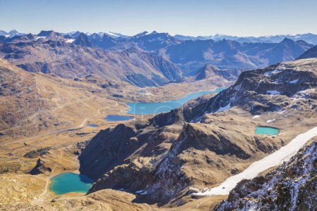 Téléchargez les photos : Chaîne de montagnes Bernina et Palu avec lacs dans les Alpes suisses, Engadine, Suisse - en image libre de droit