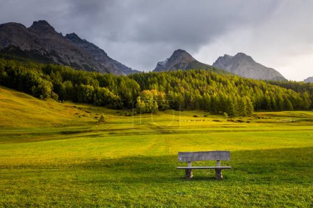 Téléchargez les photos : Vue panoramique du paysage dramatique, Alpes suisses en Haute Engadine, Graubunden, Suisse - en image libre de droit