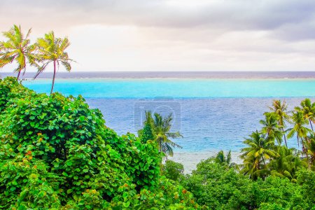Téléchargez les photos : Huahine Paradis tropical, Plage idyllique turquoise et ensoleillée en Polynésie française, Tahiti - en image libre de droit