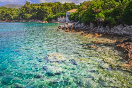 Téléchargez les photos : Elaphiti islands, turquoise adriatic beach in Dalmatia at sunny day, Croatia - en image libre de droit