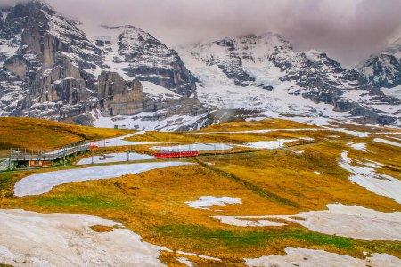 Téléchargez les photos : Train from Jungfraujoch station going to Kleine Scheidegg, dramatic landscape in swiss alps - en image libre de droit