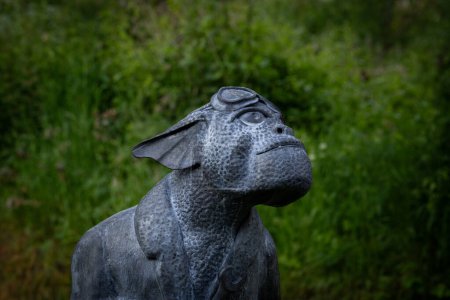Especies Icónicas en Peligro: Majestuosa Estatua de Mono Negro en Georgetown Histórica de Penang