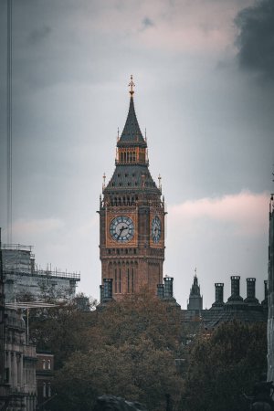 Icône intemporelle : Big Ben Standing Tall à Westminster, Londres