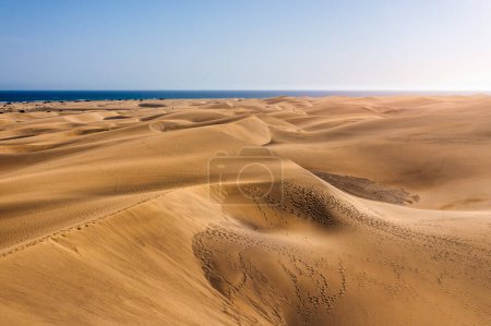 Vista de la Reserva Natural de Dunas de Maspalomas, en Gran Canaria, Islas Canarias, España. Hermosa vista de las dunas de Maspalomas en Gran Canaria, Islas Canarias, España.