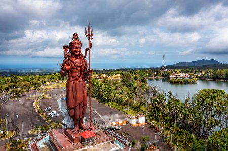 Shiva-Statue, 33 m hoher Hindu-Gott, steht am Eingang des Ganga Talao - Grand Bassin Lake, dem heiligsten Hindu-Ort auf Mauritius. Hindugott Shiva, von oben gesehen, Mauritius.