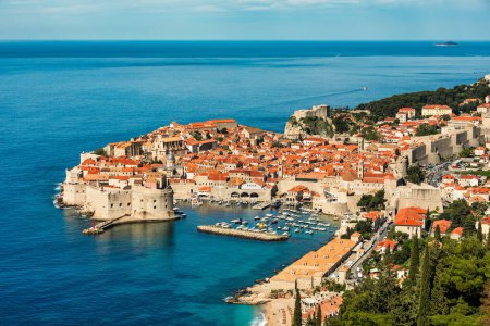Die Luftaufnahme von Dubrovnik, einer Stadt im Süden Kroatiens an der Adria, Europa. Altstadt der berühmten Stadt Dubrovnik, Kroatien. Dubrovnik historische Stadt von Kroatien in Dalmatien. 