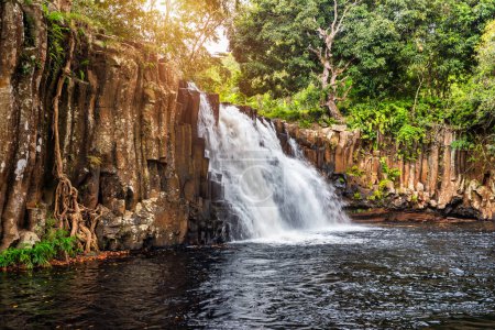 Rochester liegt auf der Insel Mauritius. Wasserfall im Dschungel der tropischen Insel Mauritius. Verborgener Schatz Rochester fällt auf Mauritius Island. Rochester Falls in Souillac Mauritius.