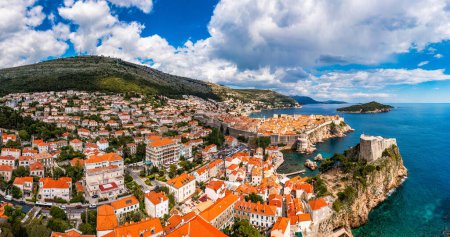 Die Luftaufnahme von Dubrovnik, einer Stadt im Süden Kroatiens an der Adria, Europa. Altstadt der berühmten Stadt Dubrovnik, Kroatien. Dubrovnik historische Stadt von Kroatien in Dalmatien. 