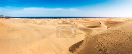 Vista de la Reserva Natural de Dunas de Maspalomas, en Gran Canaria, Islas Canarias, España. Hermosa vista de las dunas de Maspalomas en Gran Canaria, Islas Canarias, España.