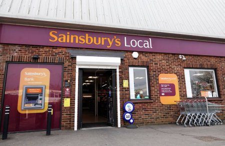 Téléchargez les photos : The Sainsburys Magasin local à Radford Way, Billericay, Royaume-Uni - en image libre de droit