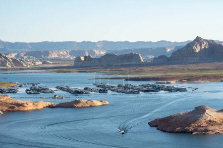 Téléchargez les photos : Une vue aérienne de la belle marina de Wahweap à Page, Arizona - en image libre de droit