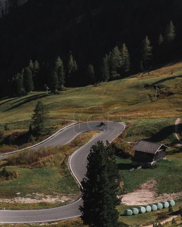 Foto de La Gran Ruta de los Dolomitas en el campo Bolzano en Italia - Imagen libre de derechos