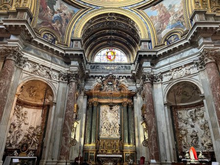 Téléchargez les photos : L'intérieur de l'église baroque Sant'Agnese in Agone à Rome, Italie - en image libre de droit