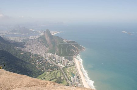 Téléchargez les photos : Aerial view of Rio with Corcovado Mountain, Sugarloaf Mountain and Guanabara Bay - Rio de Janeiro, Brazil - en image libre de droit