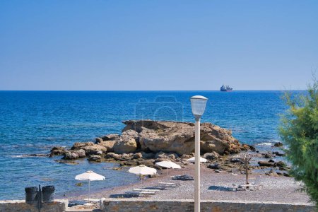 Foto de Taberna típica griega y vista al mar desde la terraza - Imagen libre de derechos