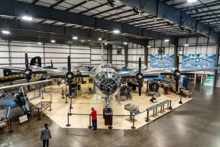 Téléchargez les photos : Le bombardier Boeing B-29 Superfortress exposé dans un musée - en image libre de droit