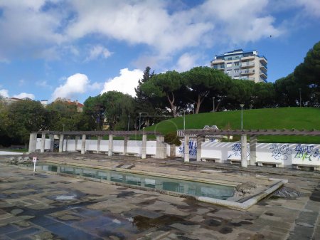 Foto de Una hermosa toma sobre el parque de Alameda en un día claro en Lisboa, Portugal - Imagen libre de derechos
