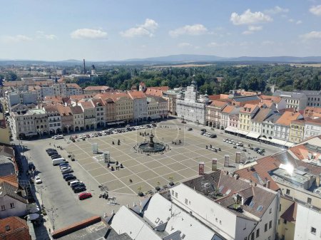 Foto de Una vista aérea de la plaza principal de la ciudad en Ceske Budejovice, República Checa - Imagen libre de derechos