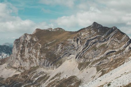 Téléchargez les photos : Une belle scène de la nature des montagnes Durmitor pendant la journée au Monténégro - en image libre de droit