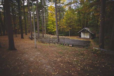 Téléchargez les photos : Plan rapproché d'une belle maison dans la forêt en Ontario, Canada - en image libre de droit