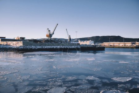 Téléchargez les photos : Les quais à Trondheim, Norvège pendant la journée - en image libre de droit