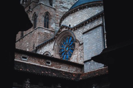 Téléchargez les photos : Vue en angle bas de la cathédrale Saint-Etienne de Toulouse, France. - en image libre de droit