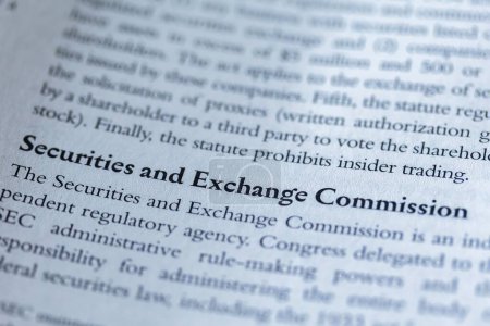 Téléchargez les photos : Une partie se référant à Securities and Exchange Commission, SEC, écrite dans un manuel de droit des affaires juridique - en image libre de droit