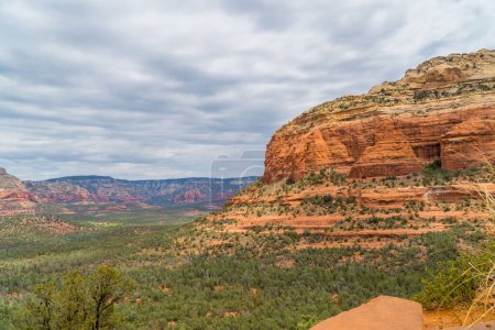 Foto de Una hermosa toma de paisajes increíbles en Sedona, Arizona, EE.UU. - Imagen libre de derechos