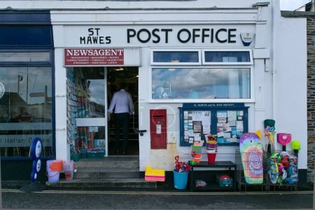 Téléchargez les photos : Le bureau de poste du village de St Mawes en Cornouailles - en image libre de droit