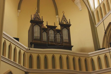 Téléchargez les photos : Église de la Sainte Trinité à Gierviaty. Intérieur. Organe à l'intérieur de l'église - en image libre de droit