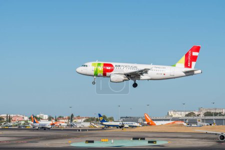 Foto de Aeropuerto de Lisboa, Lisboa, Portugal Julio 25, 2022, Avión de la aerolínea TAP Air Portugal Airbus A320-251N - Imagen libre de derechos