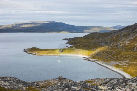 Téléchargez les photos : Un beau cliché du bord de mer et de la côte dans le nord de la Norvège - en image libre de droit