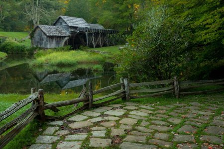 Foto de El encantador molino de Mabry histórico en el Blue Ridge Parkway en los prados de Dan, Virginia - Imagen libre de derechos